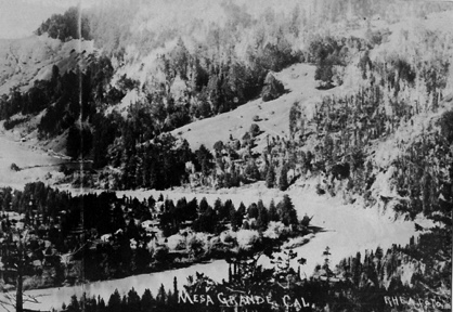 Very early photo; compare trees to ones from 1912. Pavilion hasn't been built.